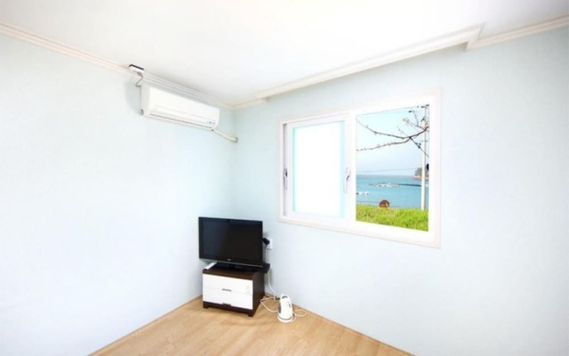 Yeosu Ando Namjjokbada Pension