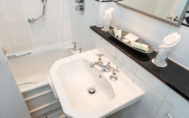 Hatherley Manor Hotel & Spa