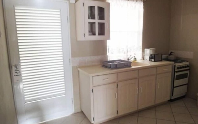 Island inn Apartments