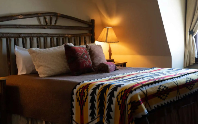 Sheridan Inn, B/W Signature Collection