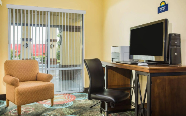 Days Inn And Suites Foley