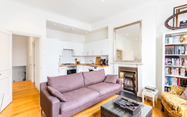 Bright and Spacious Notting Hill Nest