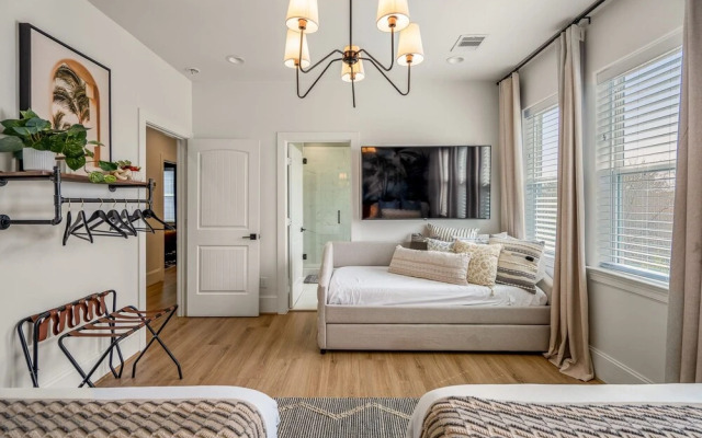 The Green Haus Luxxe Cabana Rooftop Retreat