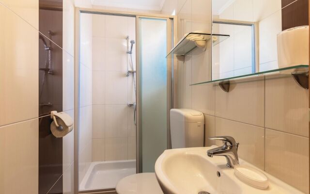 Nice Home in Valbandon With Wifi and 3 Bedrooms
