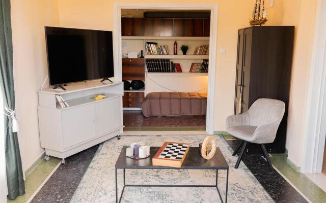 Lovely 1-bdrm condo, balconies 5 min walk to beach