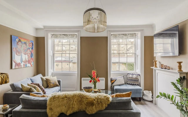 Impeccable 4-bed Apartment in Bath
