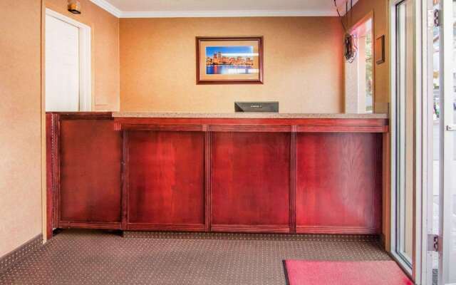 Econo Lodge Portland Downtown