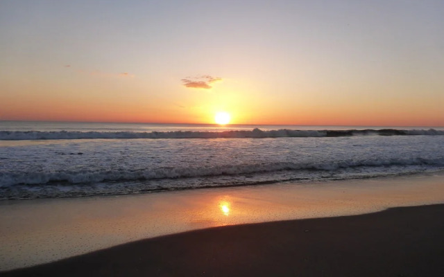 Las Palmeras Beach Hotel