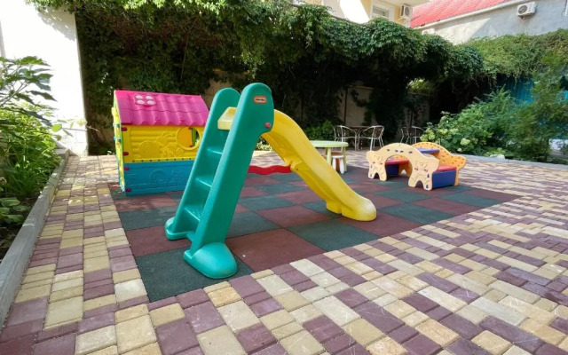 Polina Guest House