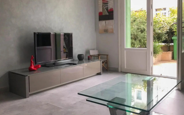 Charming townhouse with garden in the City of Love