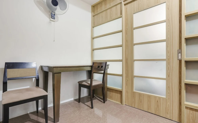 OYO 401 Ridgewood Tower