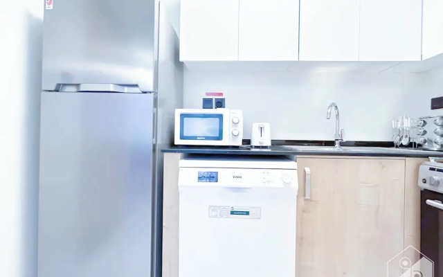 Luxury 1-br Villa in Rukan: Dubai Skyline Views!