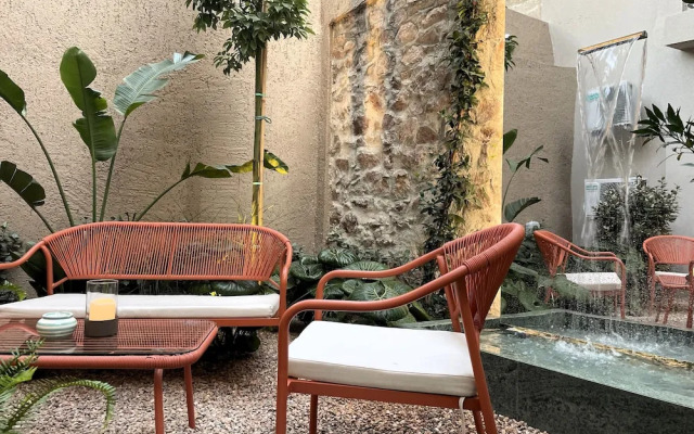 THE NIXON Suite and Apartments Hotel