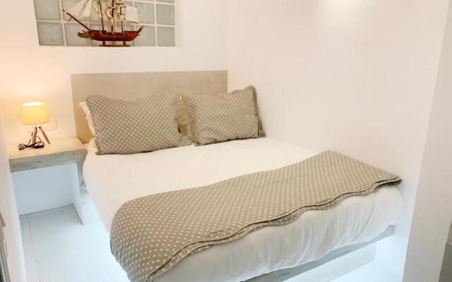 Poli Cave House - Fira Santorini