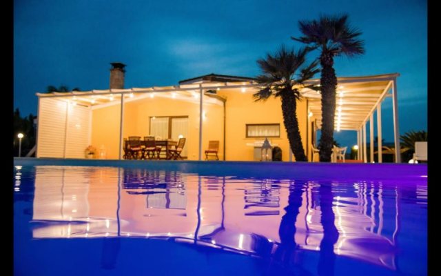 "villa With Large Swimming Pool Salento"