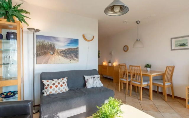 Holiday Apartment Opposite the Beach