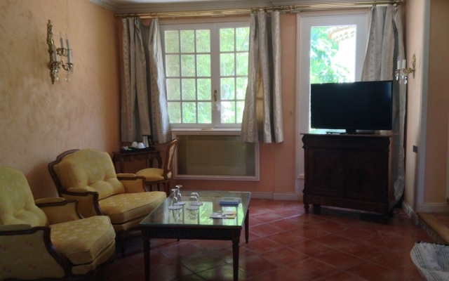 Hostellerie les Frenes