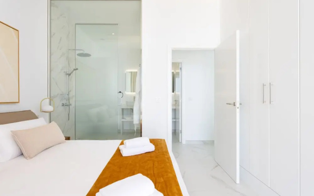 Crystal I Luxury Apartments