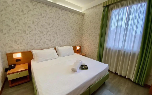 Hotel Embassy Pero