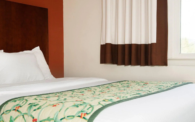 Red Carpet Inn & Suites