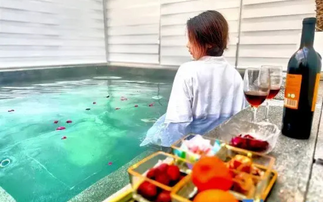 Walking Mountain Country Moganshan French Hot Spring Light Luxury Meishu