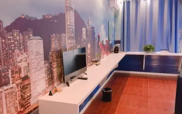 Wuhan Junqi Theme Hotel (Hubei Academy of Fine Arts)