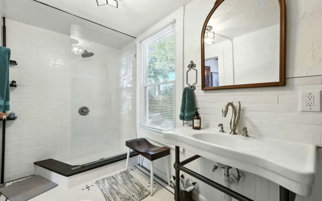 Periwinkle Perch - Home for 4