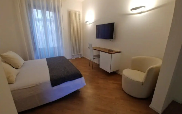 Stella CasaBono (B&B)