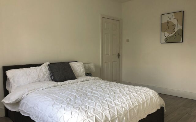Immaculate 3-bed House in Nottingham