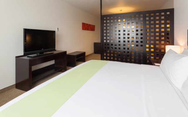 Holiday Inn Express Guadalajara Iteso by IHG