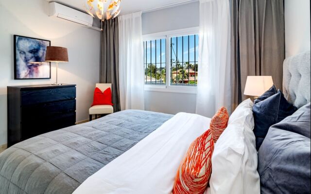AS10-Apartment Aloha Sur-Roomservice