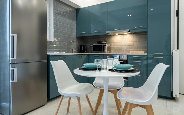 Phaedrus Living: City Center Luxury Flat Iofontos
