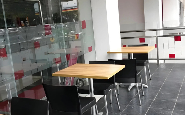 Amaris Hotel Panglima Polim 2