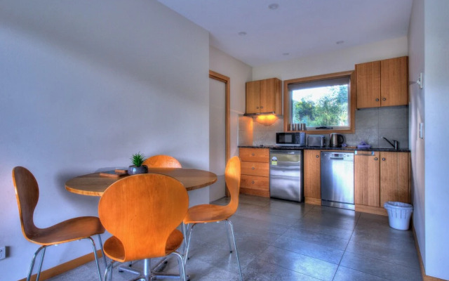 Coles Bay Stone Cottage