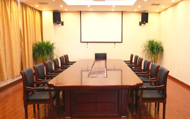 GreenTree Inn Shanghai Songjiang Dongjing Tongle Road Happy Valley Bus