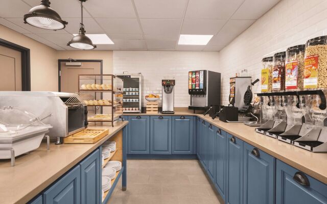 Country Inn & Suites by Radisson, Savannah Midtown, GA