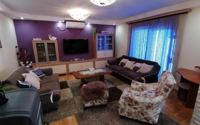 Holiday house Rončević 50 m from sea A1