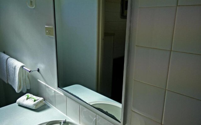 Cairns Motor Inn