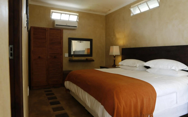 Sunset Lodge & Safaris