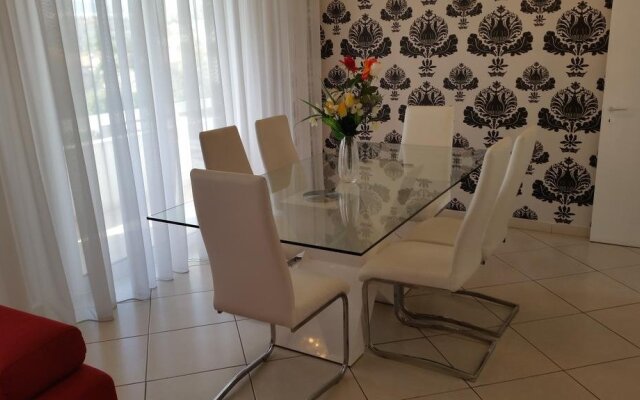 Gulf Palace Apartments