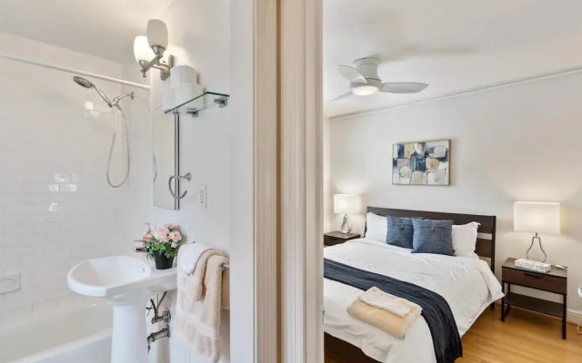 Beautiful 3br/3ba Colonial House by Cozysuites