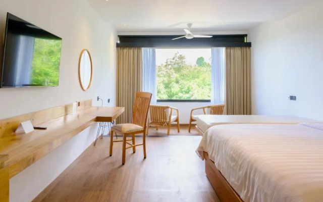 Giriwood Hotel & Villa