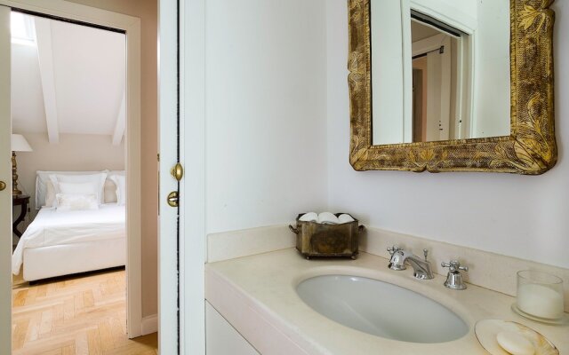 Opera Home