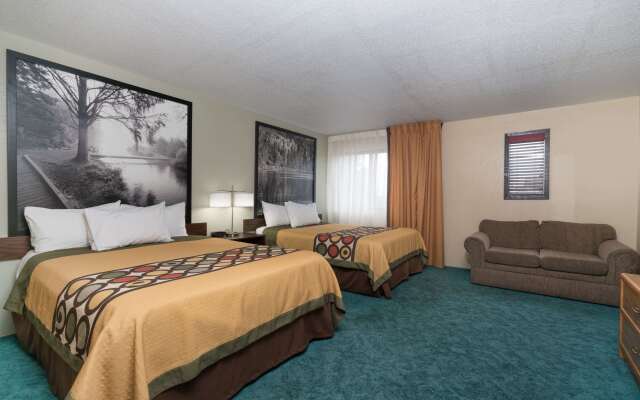 Super 8 by Wyndham Alexandria MN