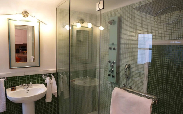 Athens Family Apartments