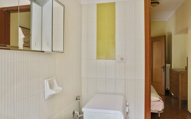 Unique Holiday Experience in Greenery near Lake