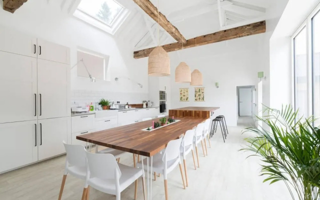 Simple Coastal Luxury Near Southwold Sleeps 10