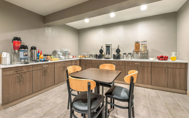 Hawthorn Extended Stay by Wyndham Bedford / Dallas