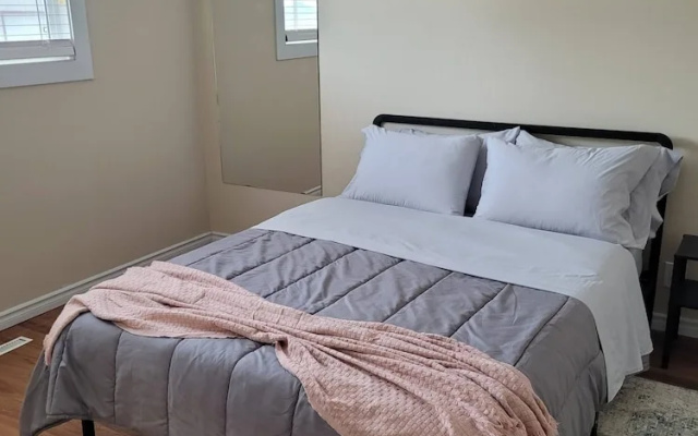 Modern 2BR Near Downtown & Expo Centre