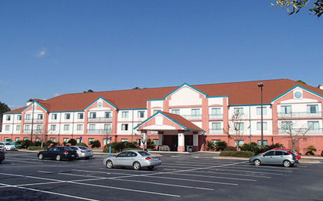 Clarion Suites Conference Center near I-95